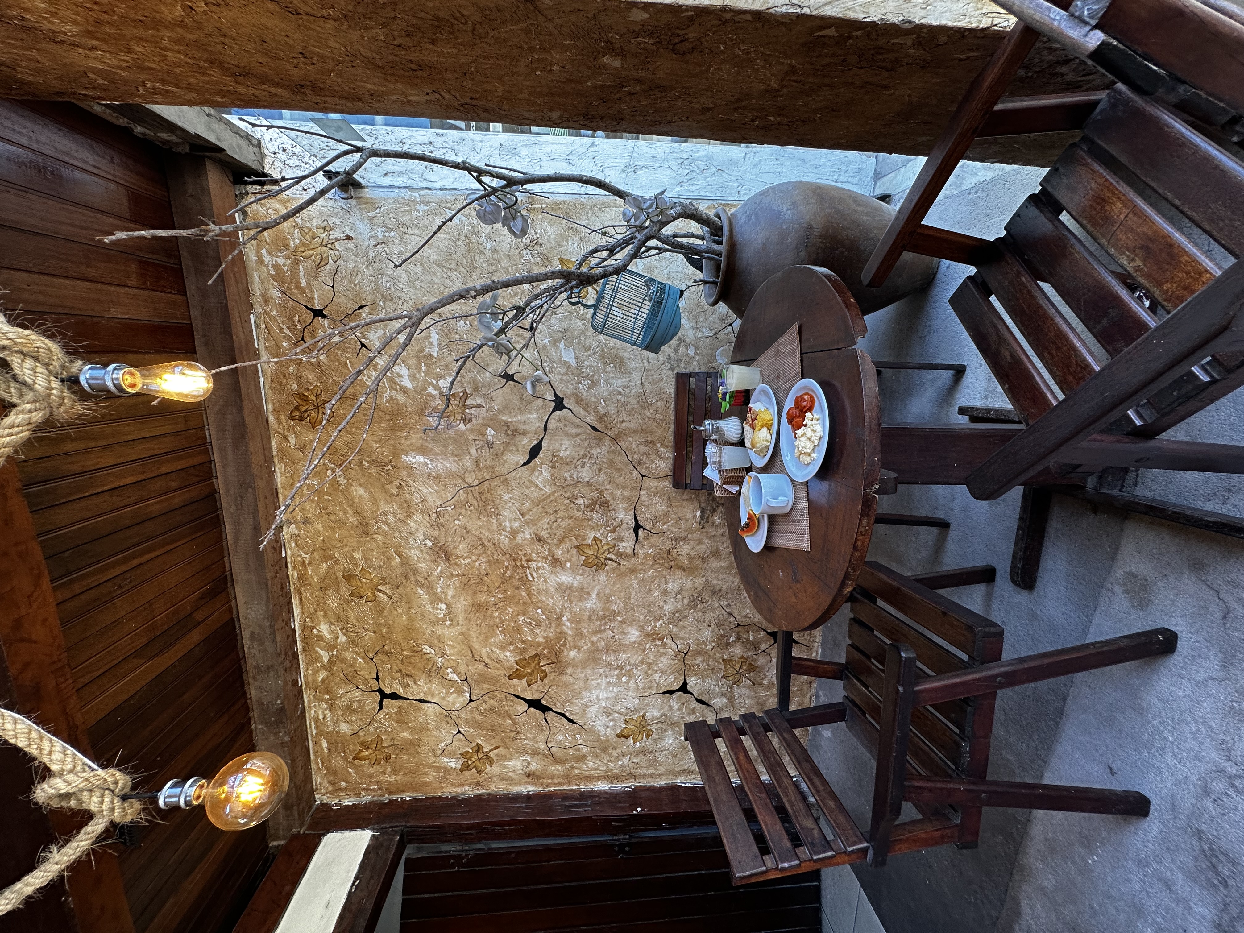 Mesa posta do café da manhã da Pousada Luz do Sol